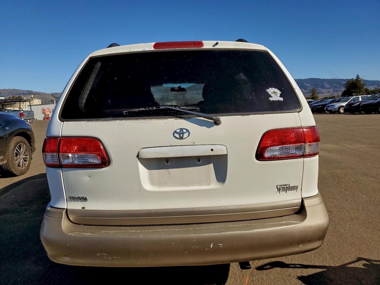 2002 TOYOTA SIENNA