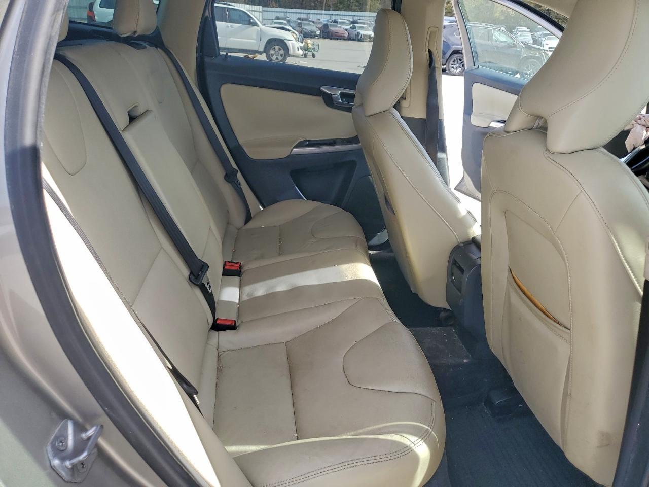2016 VOLVO XC60