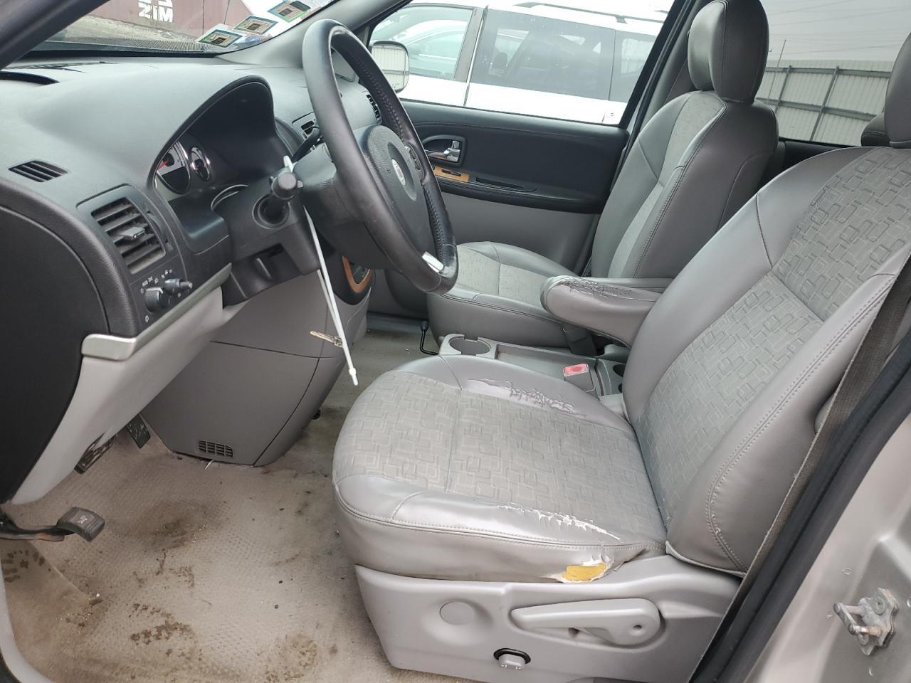 2005 SATURN Relay 3