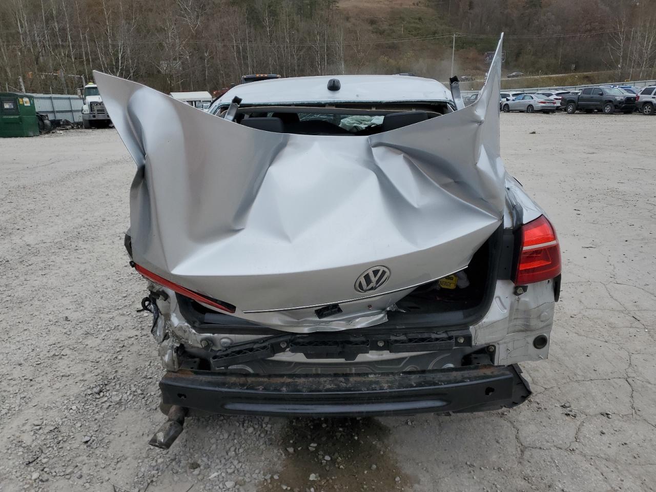 2016 VOLKSWAGEN Passat