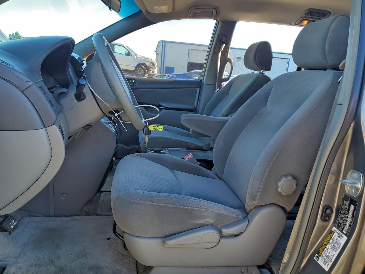 2005 TOYOTA SIENNA
