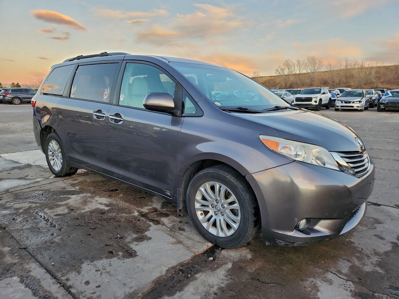 2017 TOYOTA SIENNA