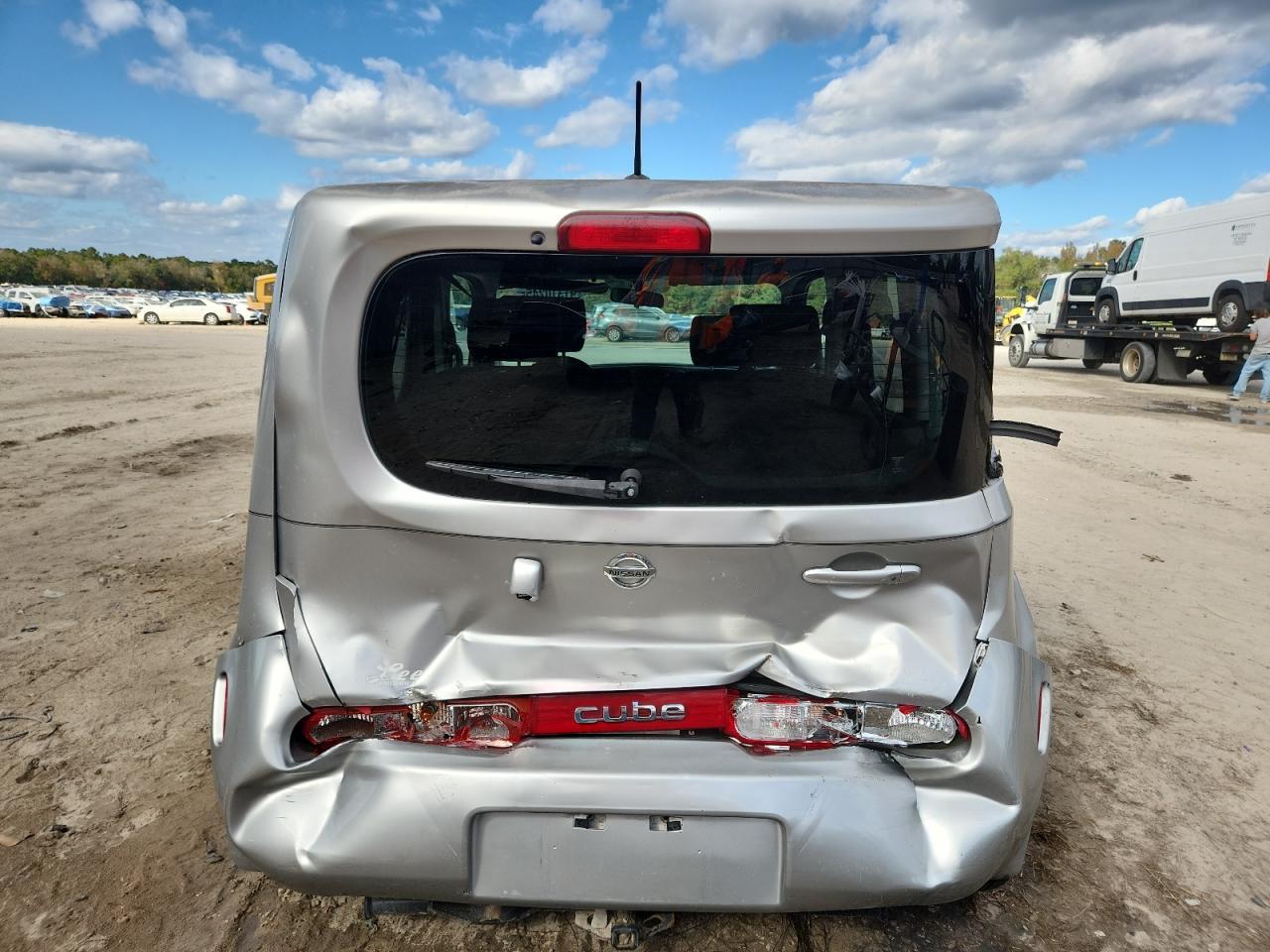 2010 NISSAN CUBE