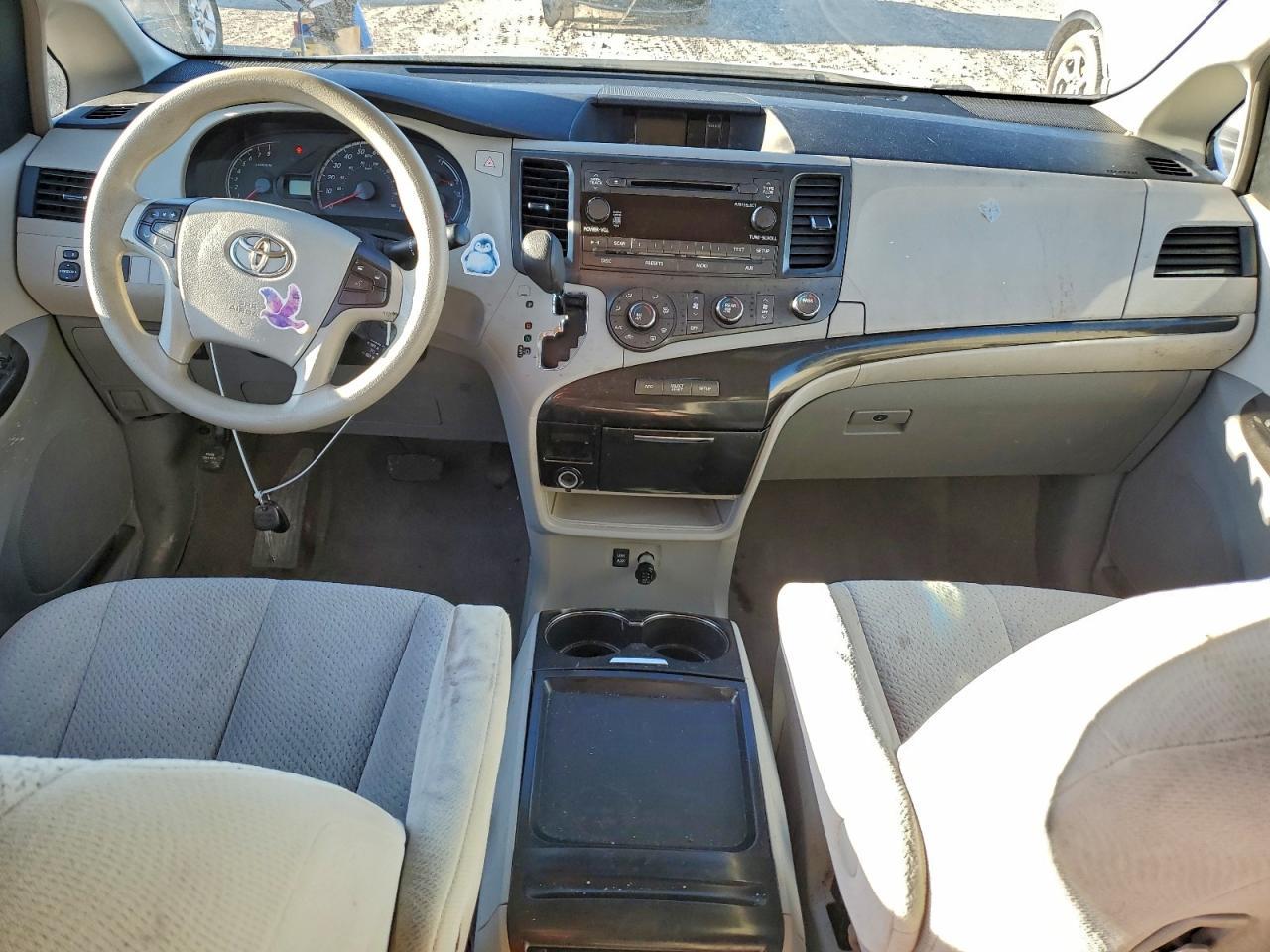 2011 TOYOTA SIENNA