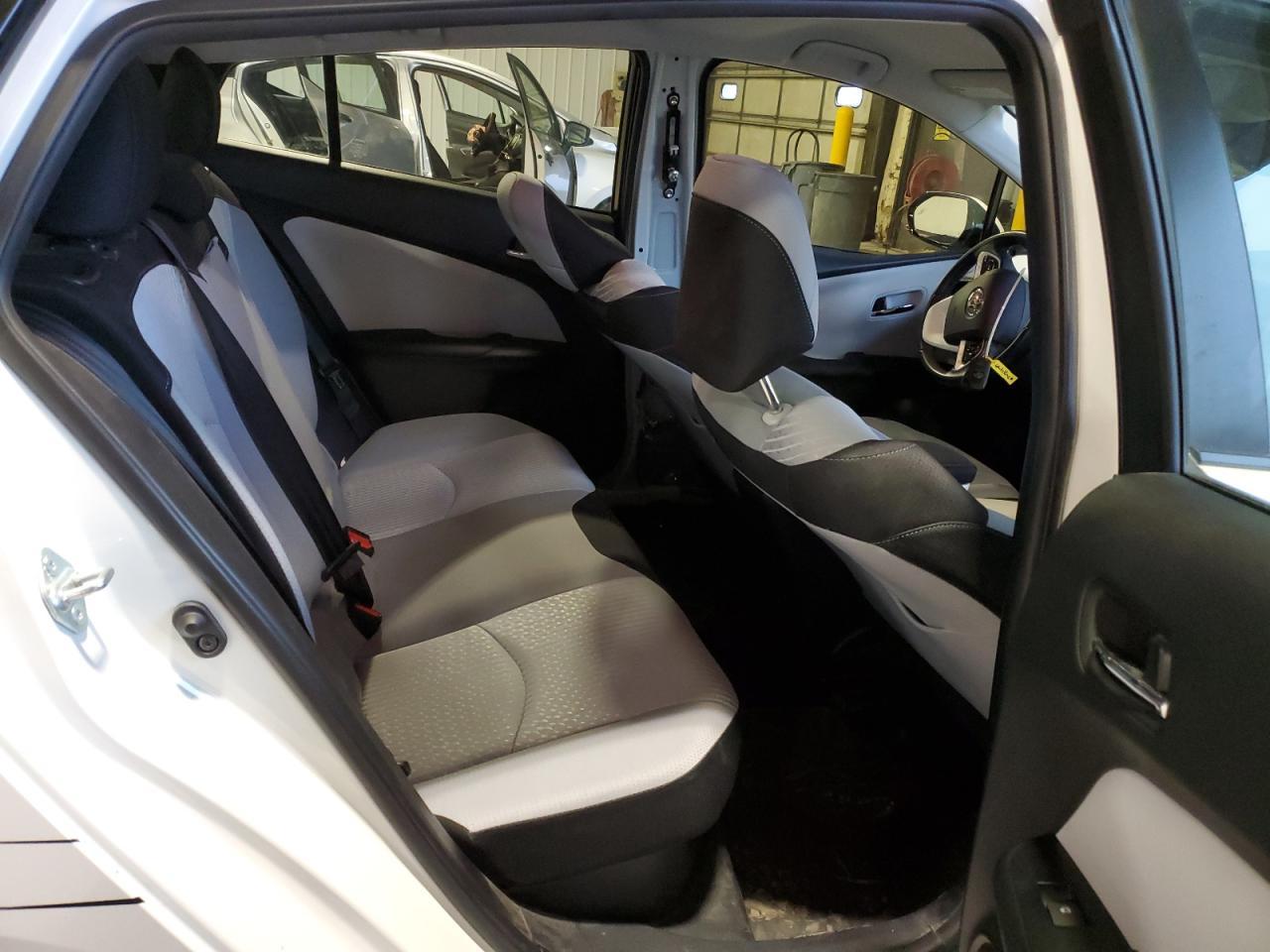2017 TOYOTA PRIUS