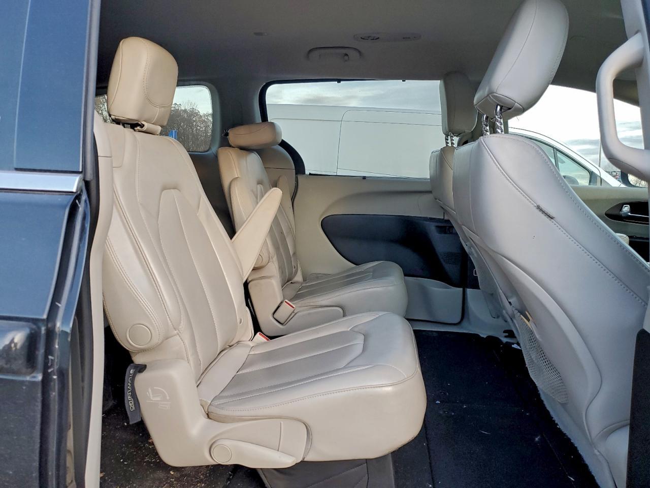 2021 CHRYSLER Voyager