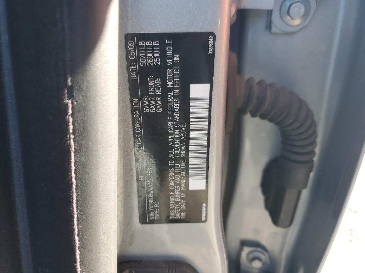 2010 VOLVO V70