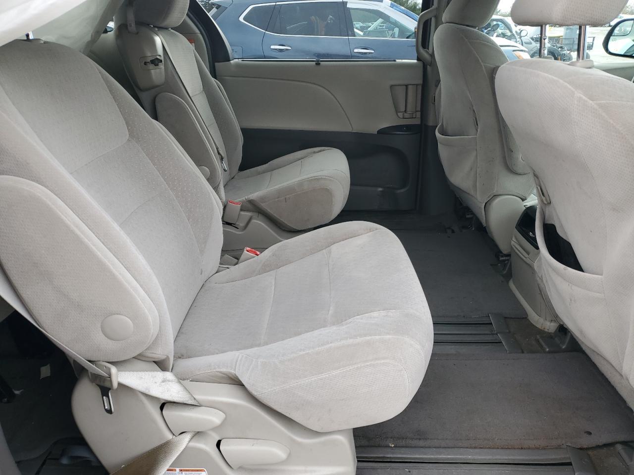 2015 TOYOTA SIENNA