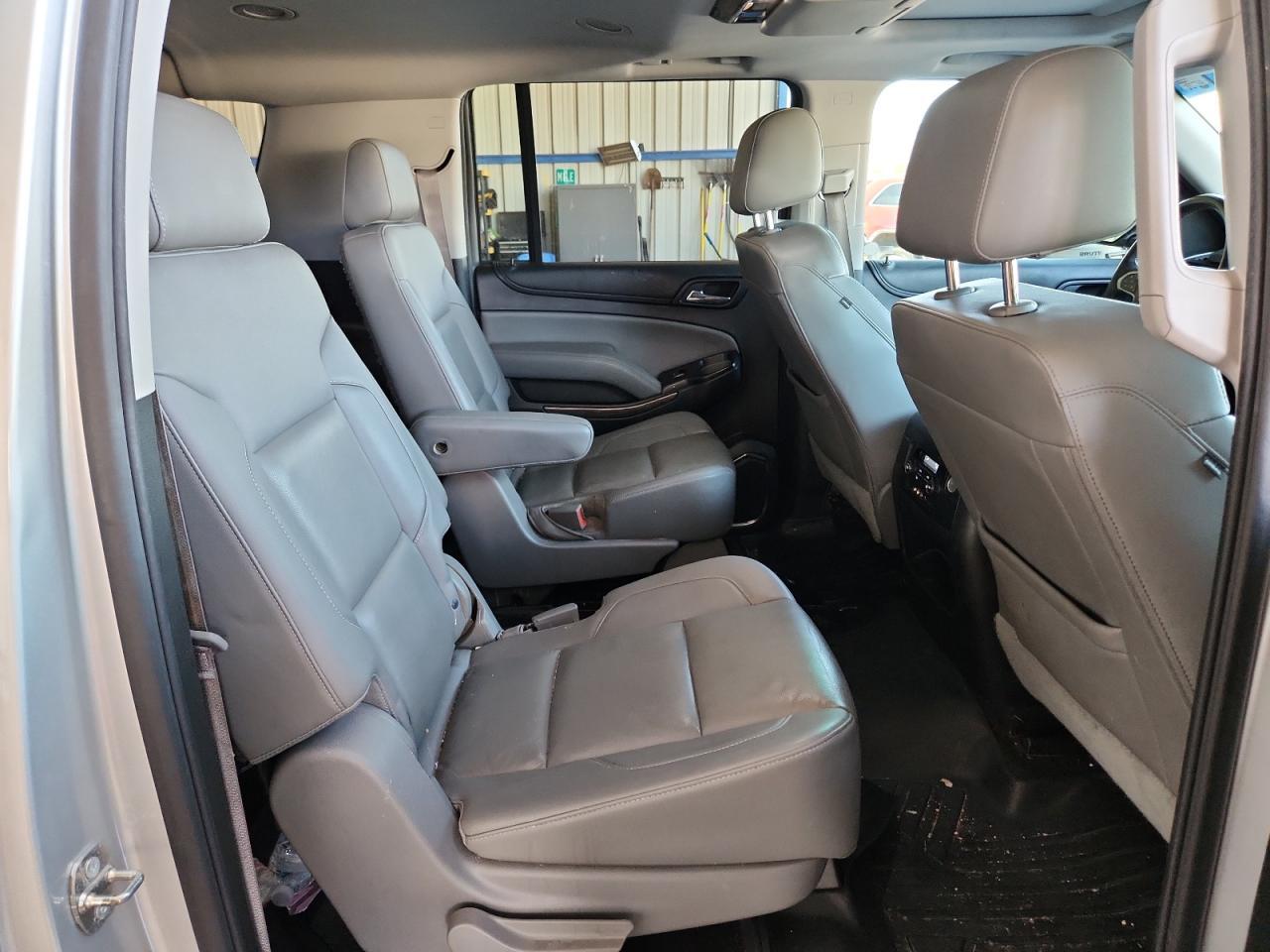 2016 CHEVROLET Suburban