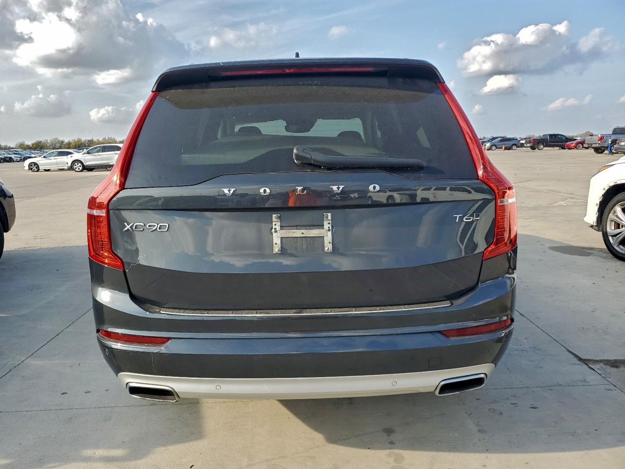 2021 VOLVO XC90