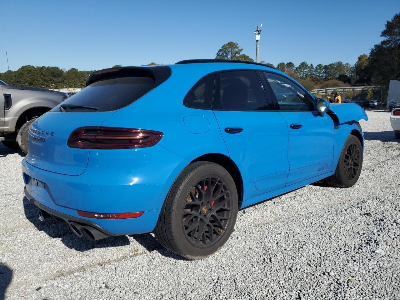 2018 PORSCHE Macan