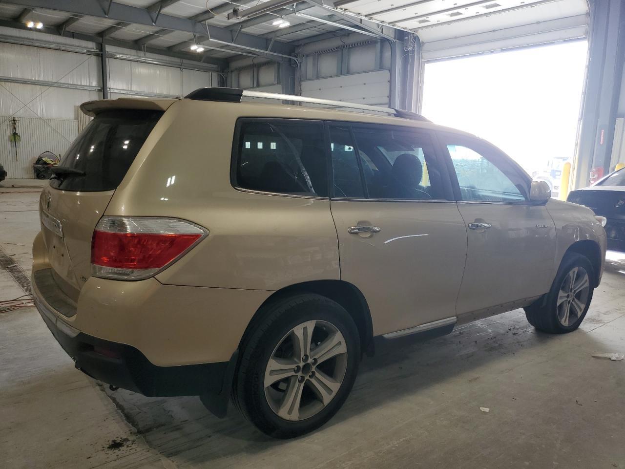 2013 TOYOTA HIGHLANDER