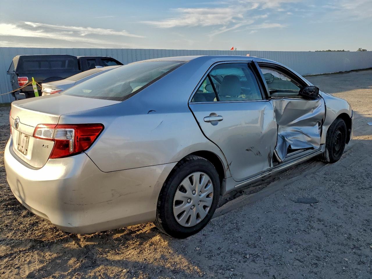 2014 TOYOTA CAMRY