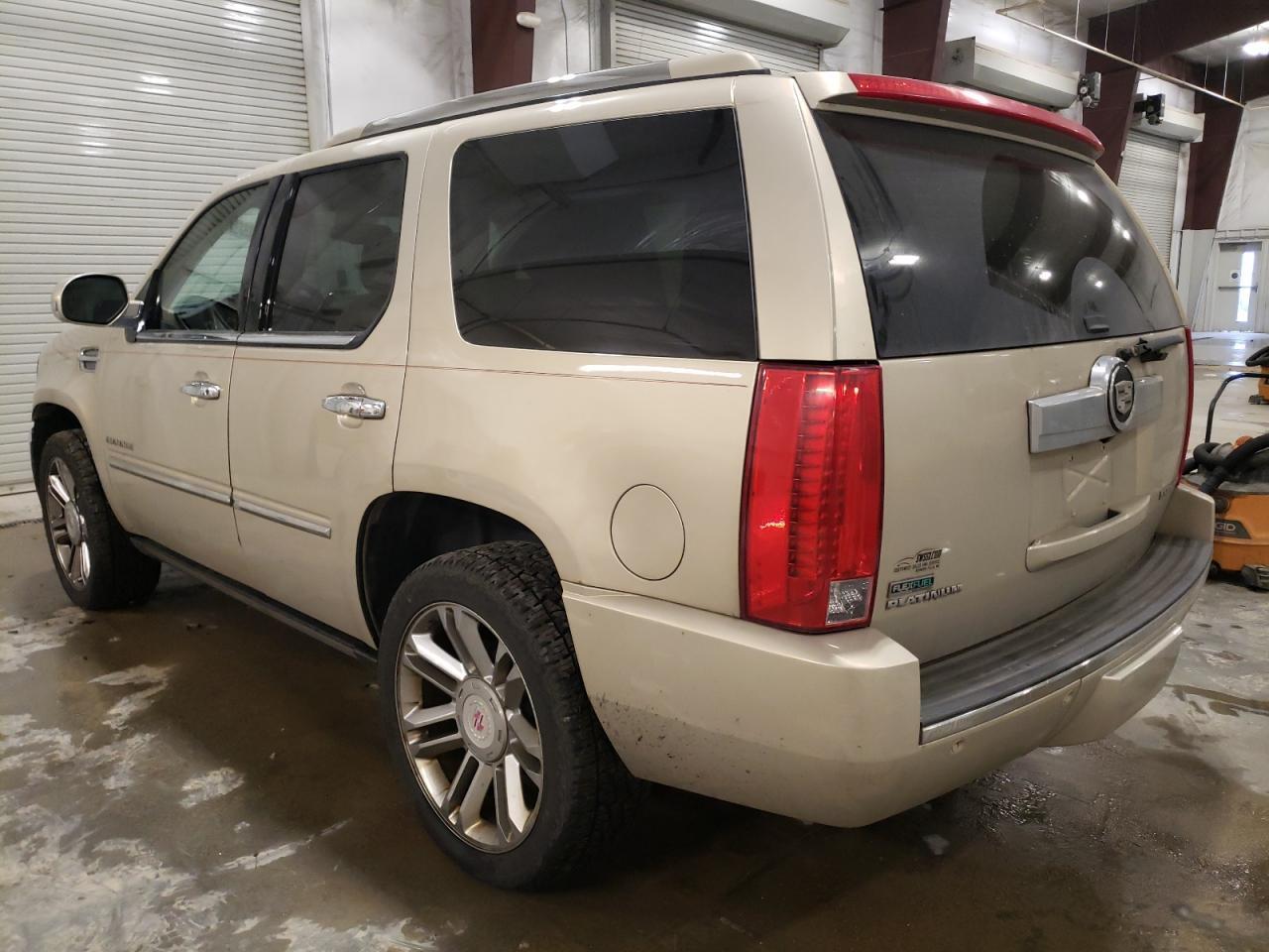 2011 CADILLAC ESCALADE