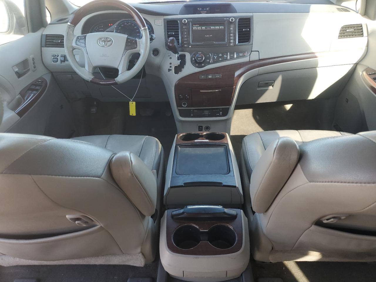 2012 TOYOTA SIENNA