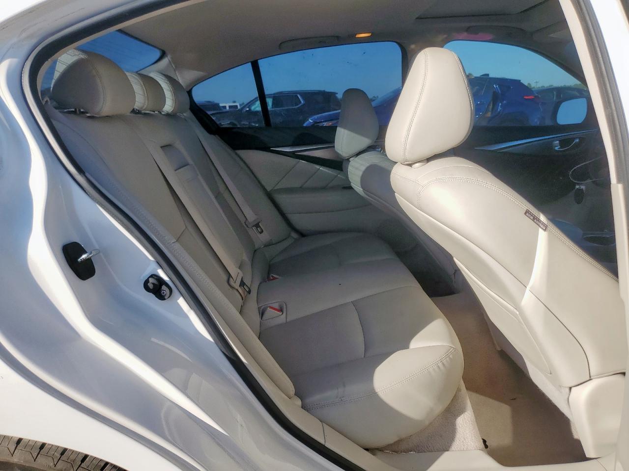 2015 INFINITI Q50