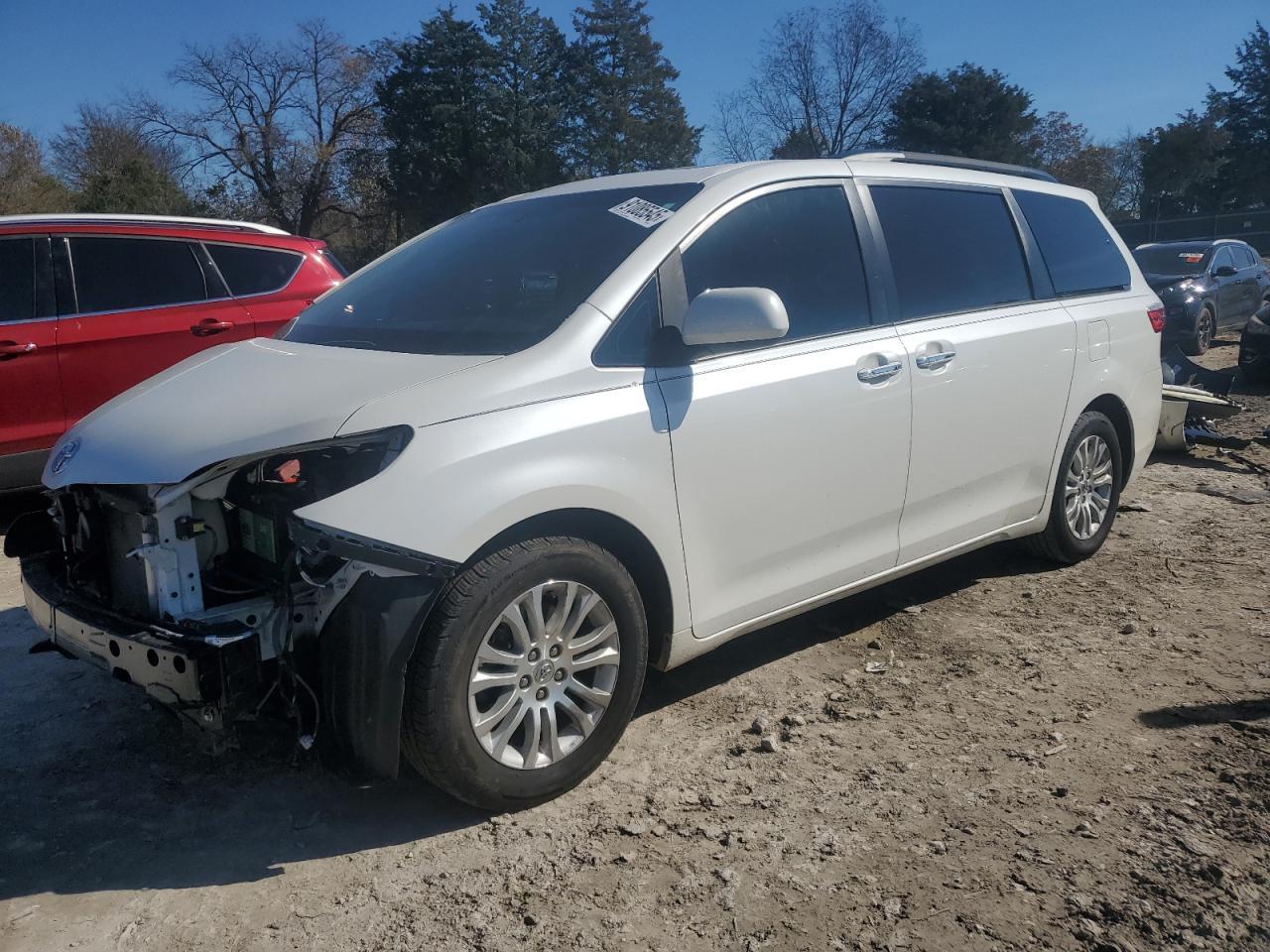 2016 TOYOTA SIENNA