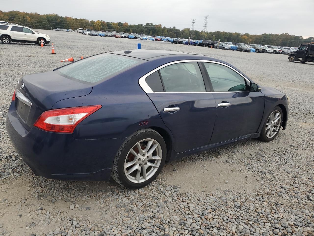 2010 NISSAN Maxima