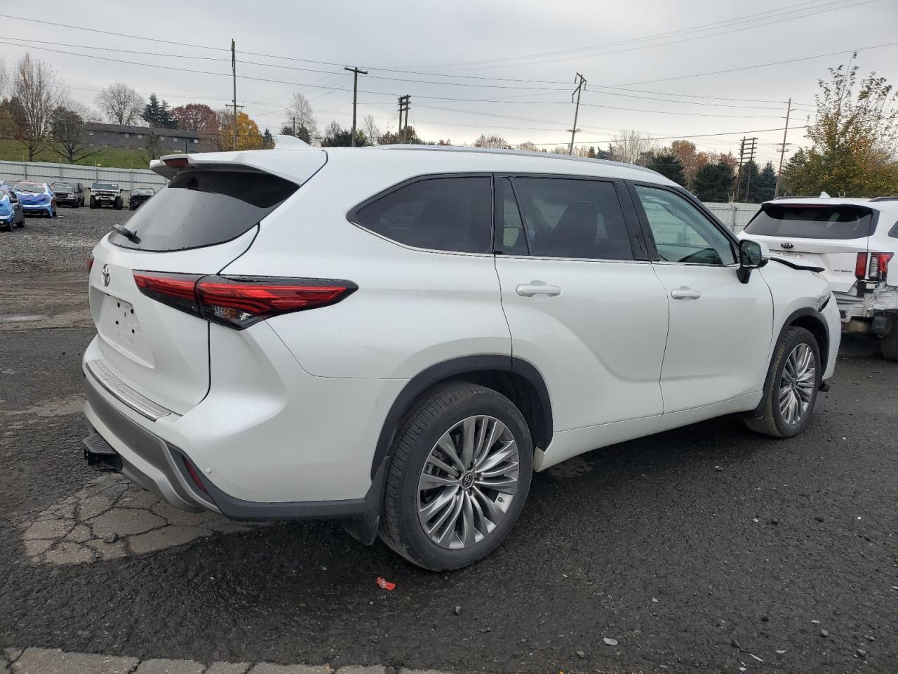 2022 TOYOTA HIGHLANDER