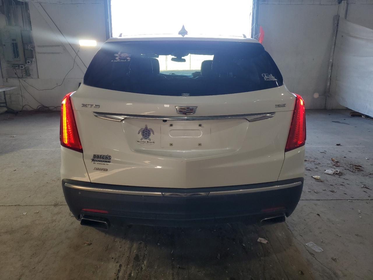 2017 CADILLAC XT5