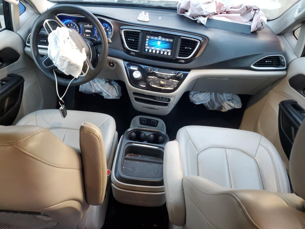 2021 CHRYSLER Voyager