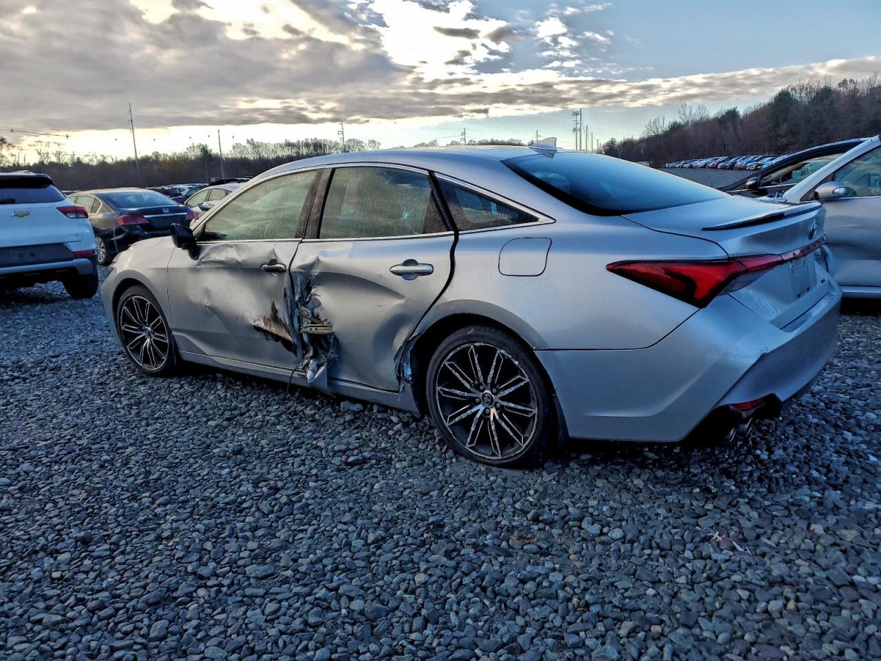 2019 TOYOTA Avalon