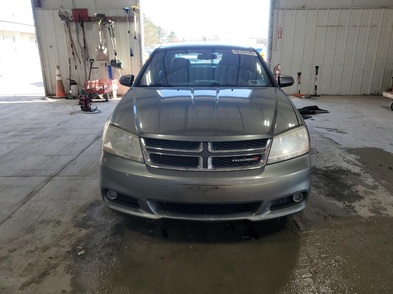 2013 DODGE Avenger