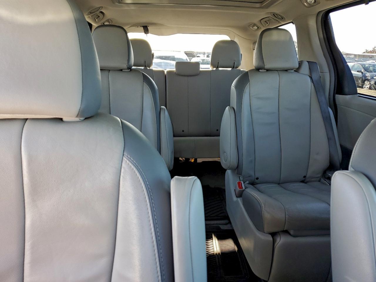 2013 TOYOTA SIENNA