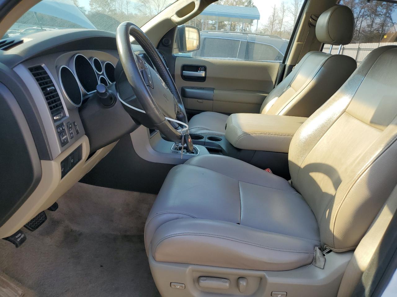 2011 TOYOTA Sequoia