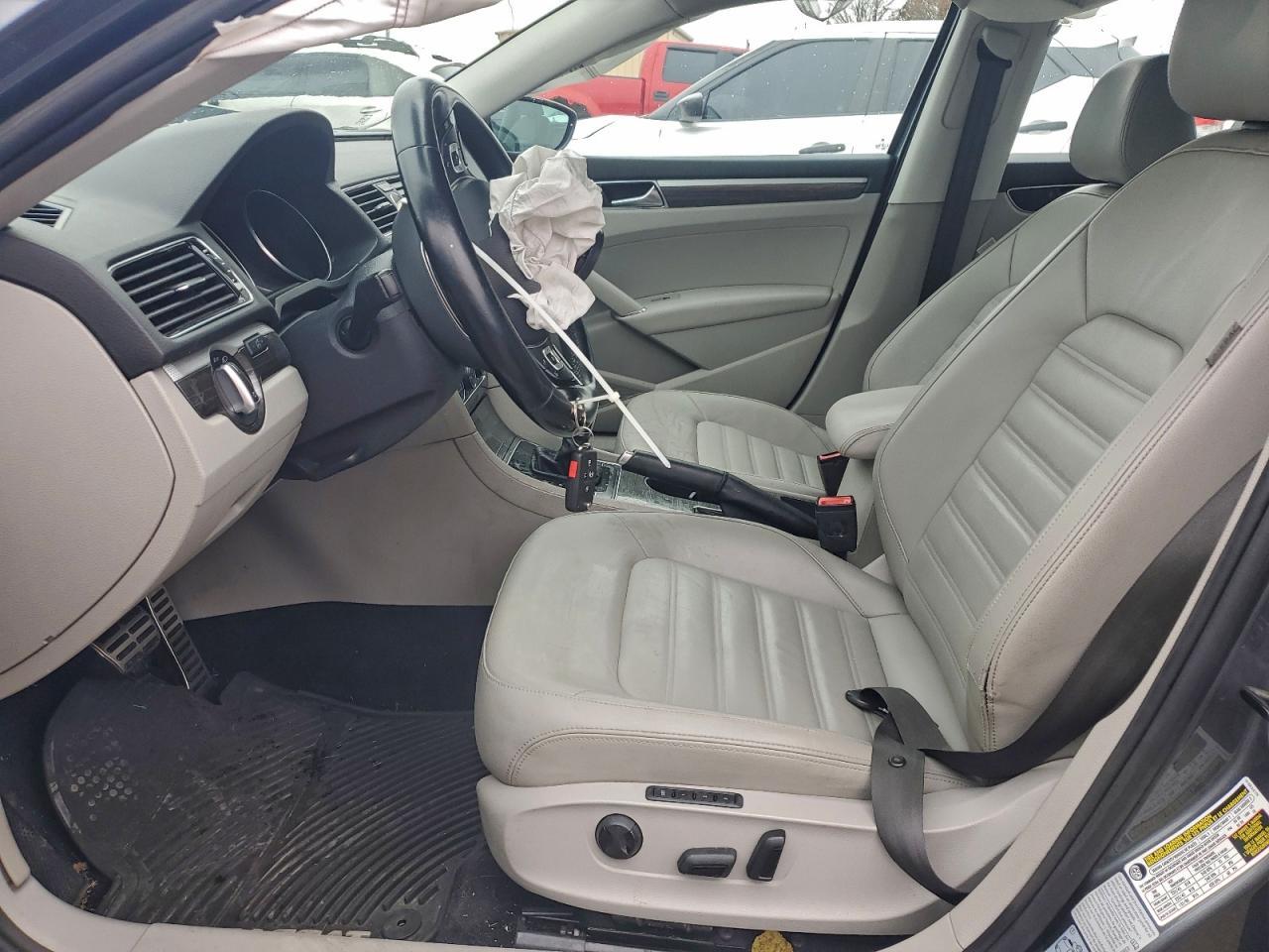 2017 VOLKSWAGEN Passat
