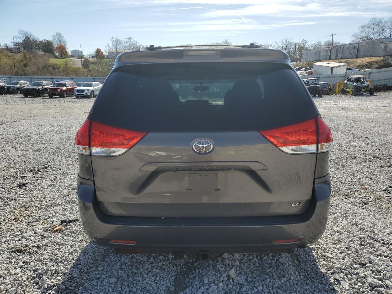 2011 TOYOTA SIENNA