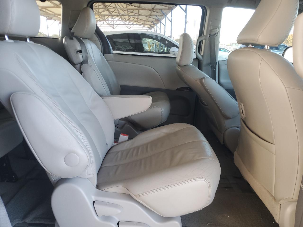 2012 TOYOTA SIENNA