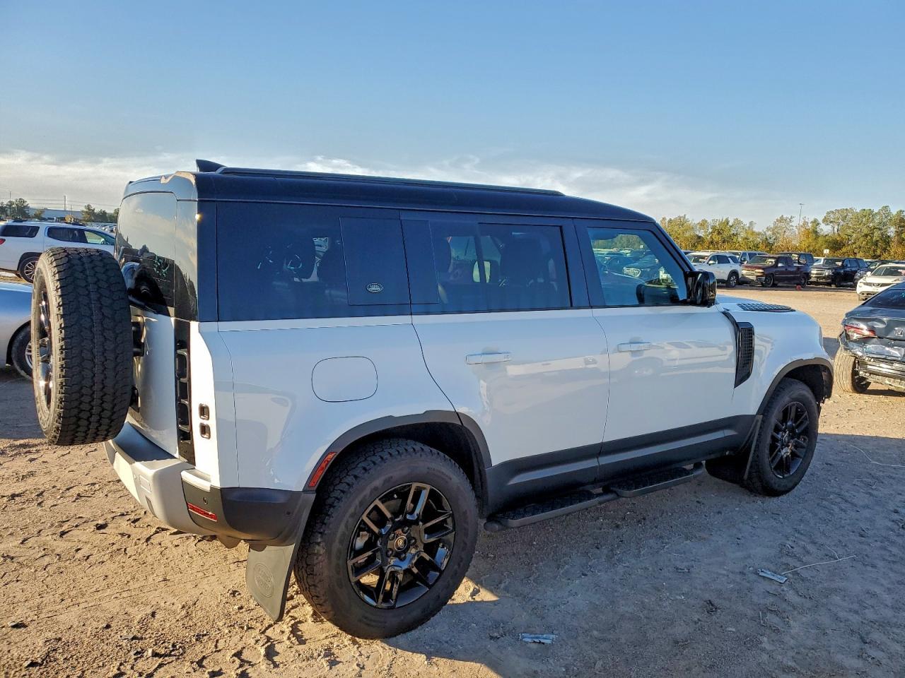 2024 LAND ROVER Defender