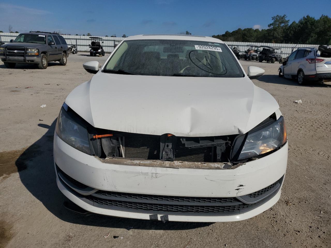 2012 VOLKSWAGEN Passat
