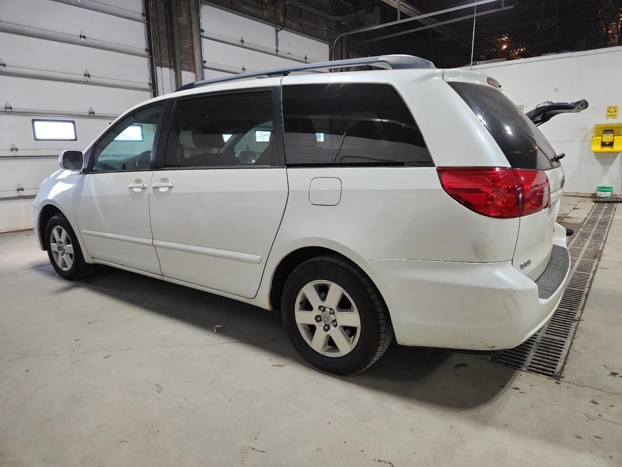 2010 TOYOTA SIENNA