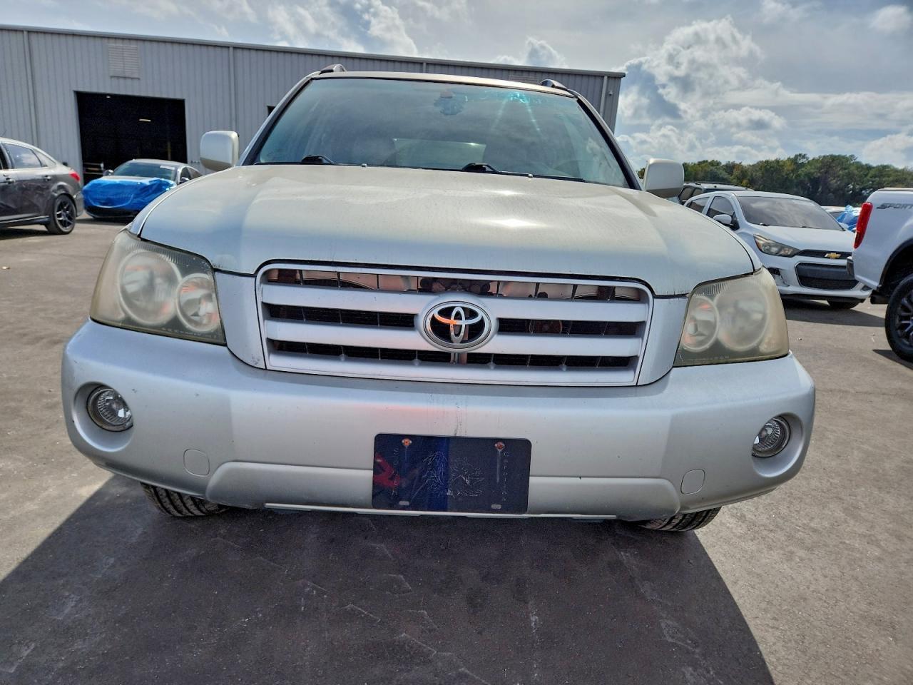 2004 TOYOTA HIGHLANDER