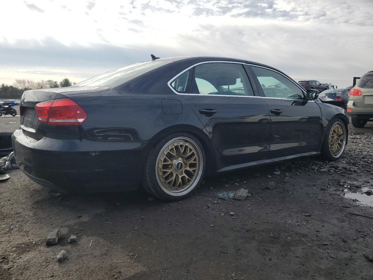 2012 VOLKSWAGEN Passat
