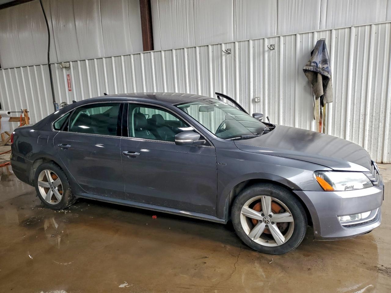 2015 VOLKSWAGEN Passat