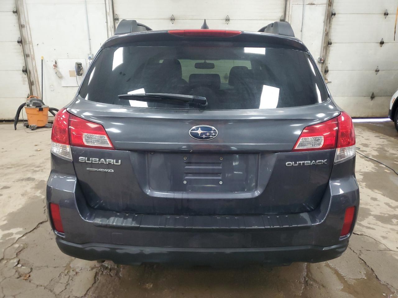 2013 SUBARU Outback