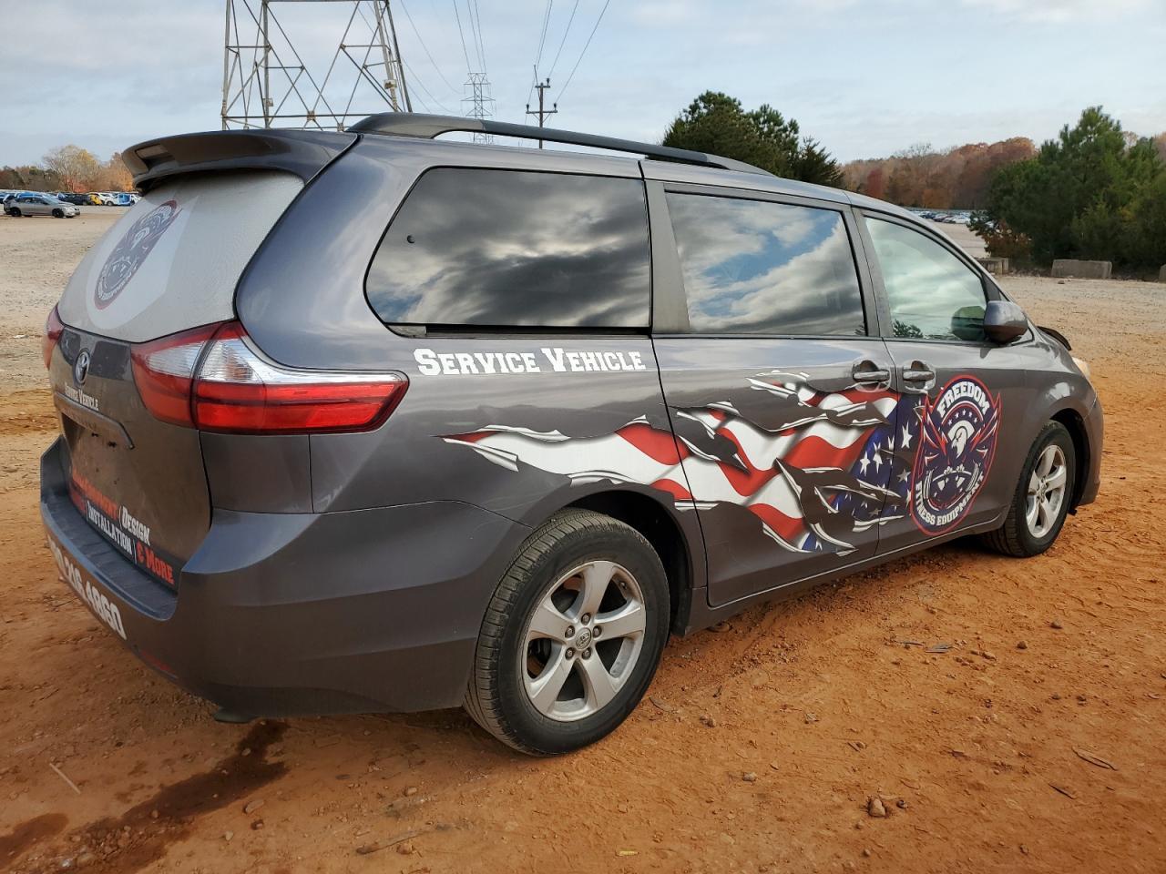 2017 TOYOTA SIENNA