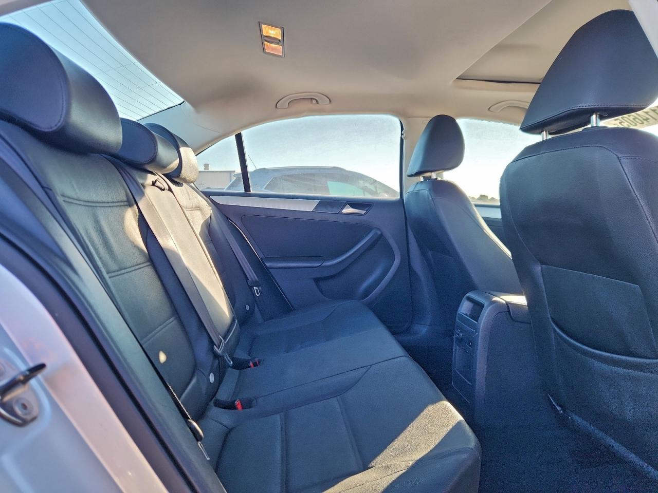 2011 VOLKSWAGEN JETTA