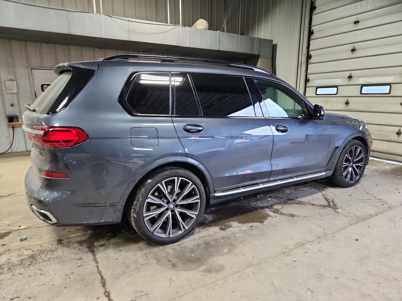 2021 BMW X7