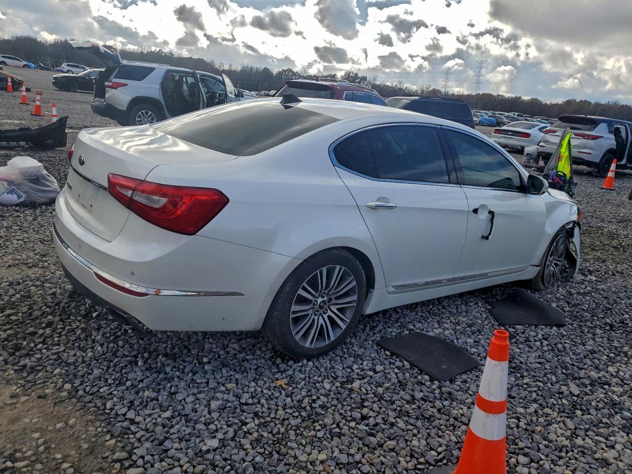 2014 KIA Cadenza