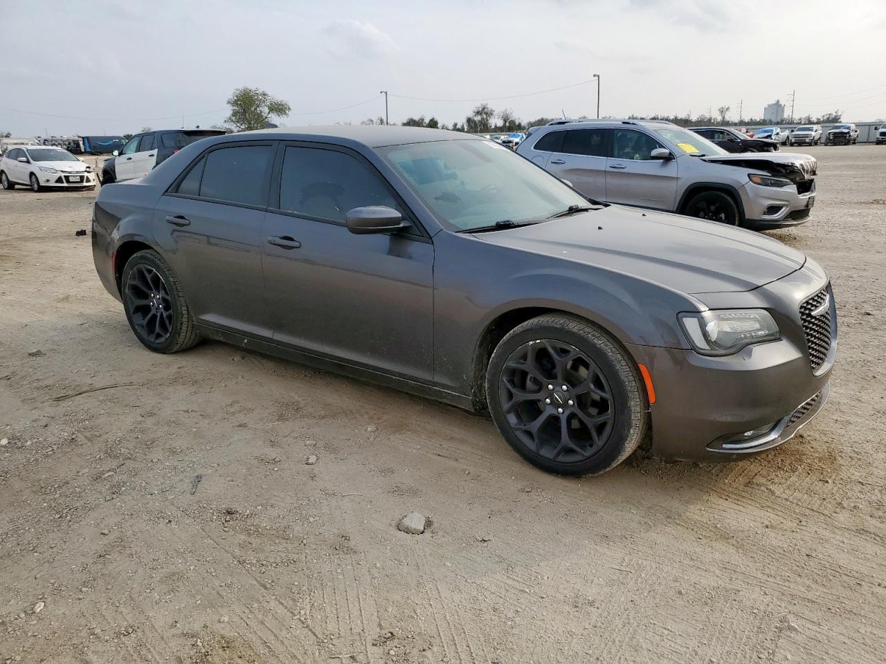 2019 CHRYSLER 300