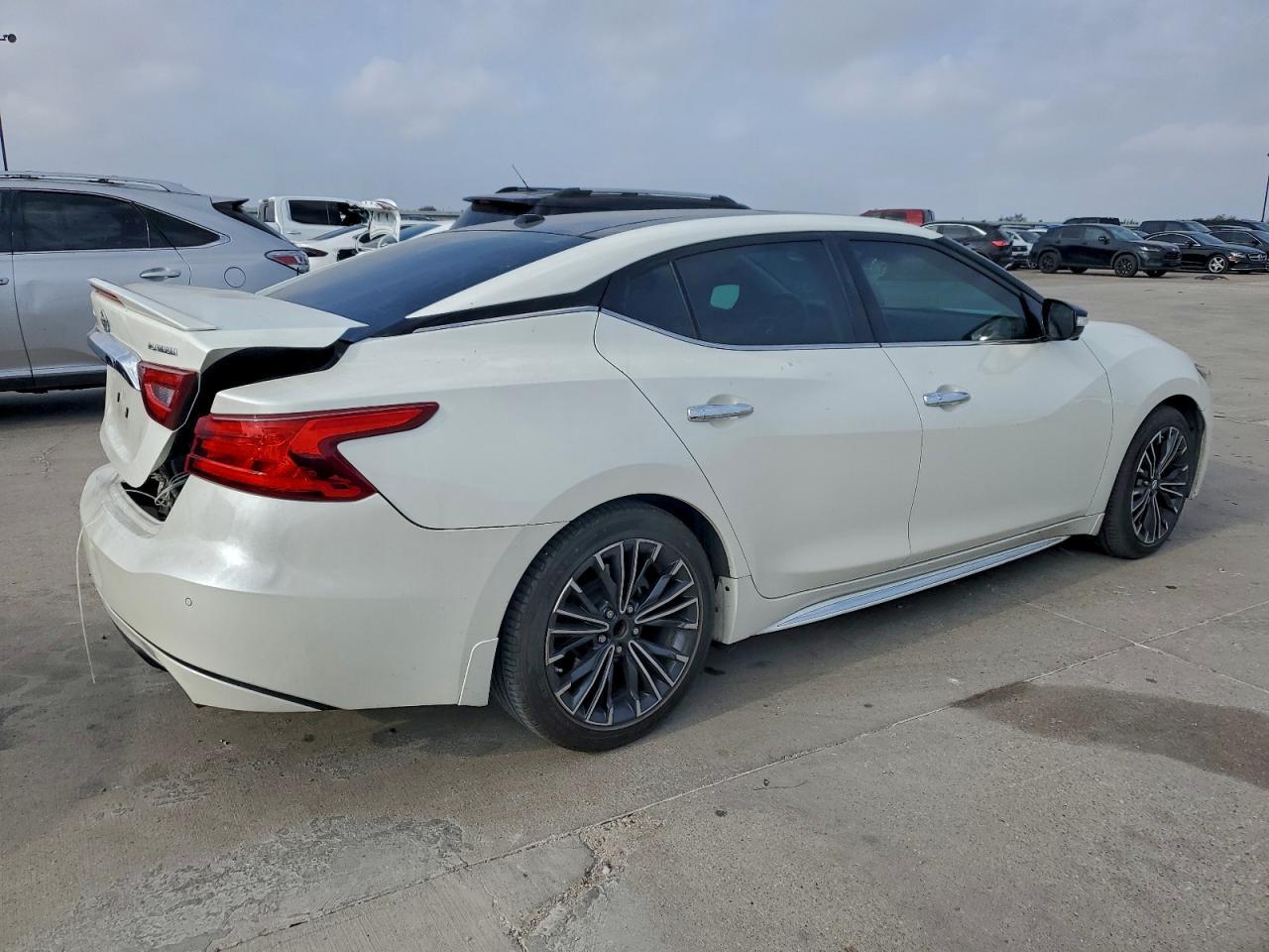 2017 NISSAN Maxima