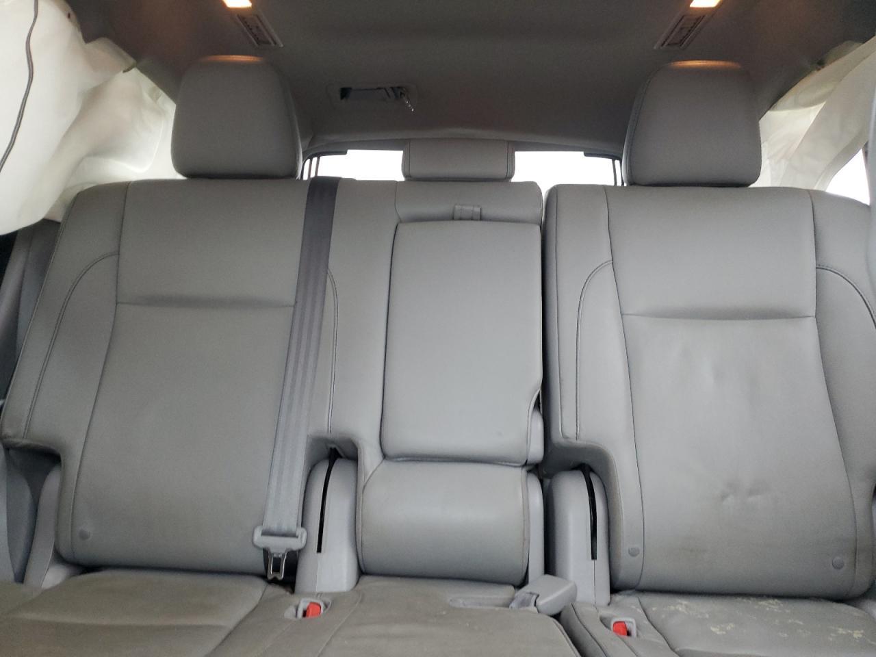 2016 TOYOTA HIGHLANDER