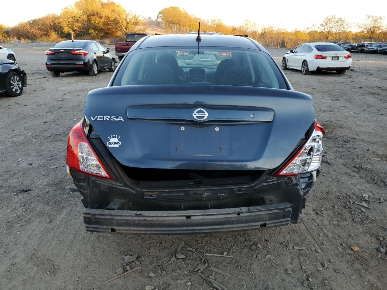 2015 NISSAN VERSA