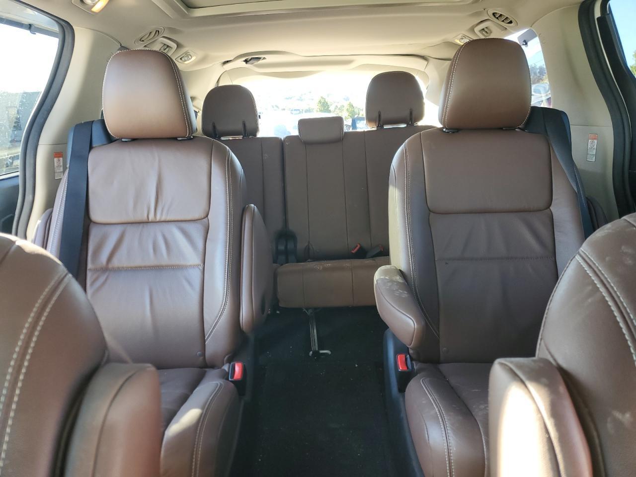 2016 TOYOTA SIENNA