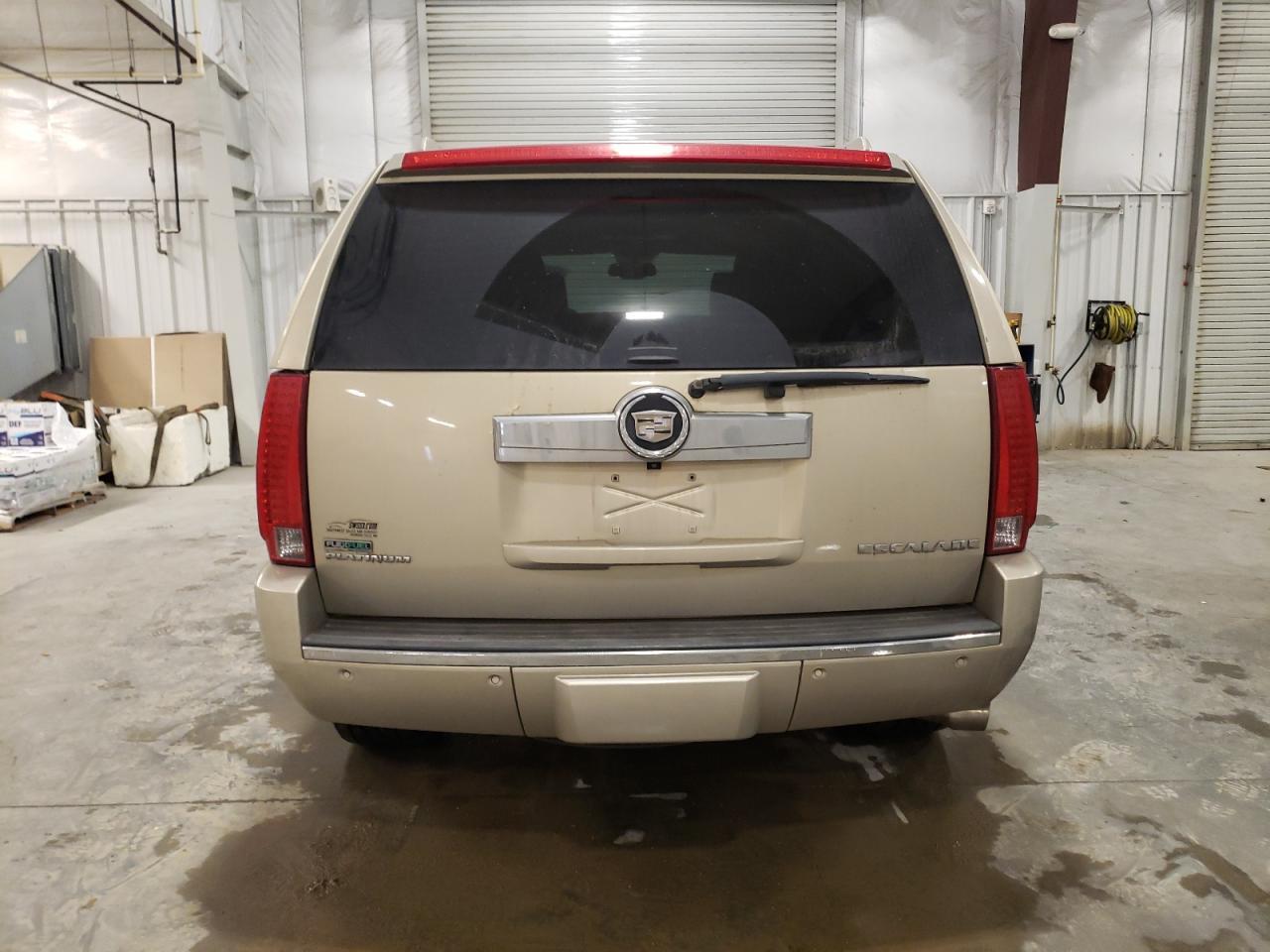2011 CADILLAC ESCALADE