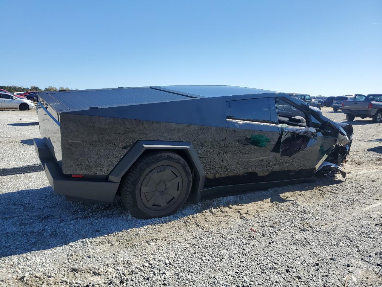 2025 TESLA Cybertruck